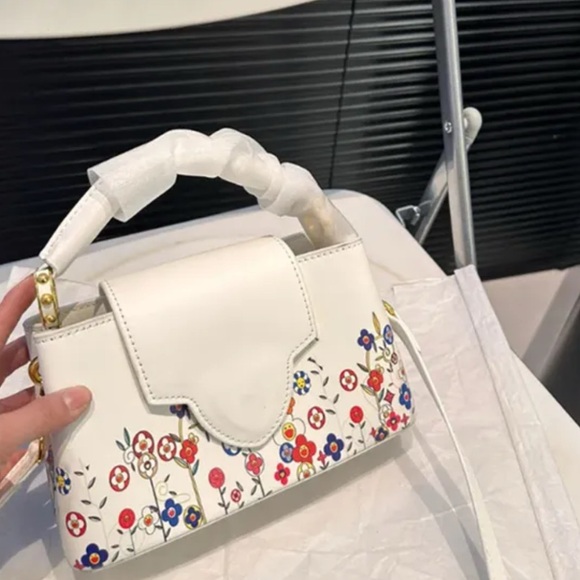 White Floral Women's Bag NWT - Picture 4 of 5